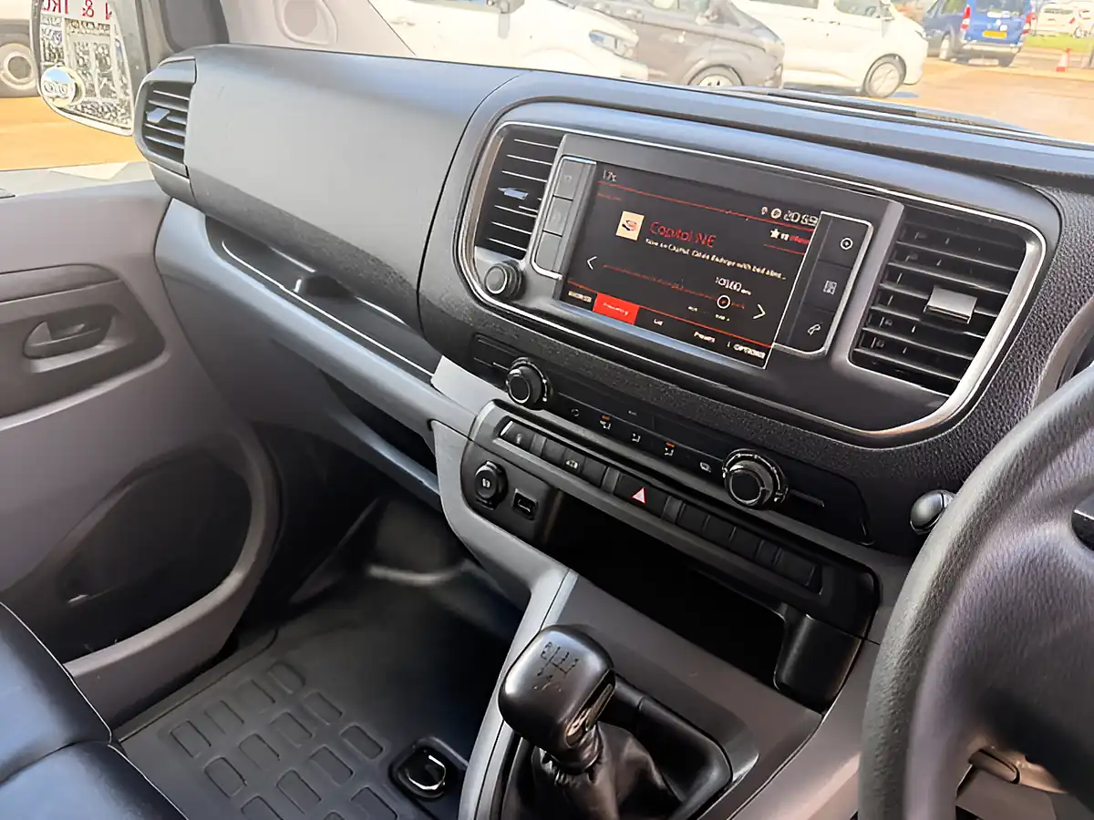 Used 2019 Citroen Dispatch 1400 Enterprise White - Interior and Exterior details 18