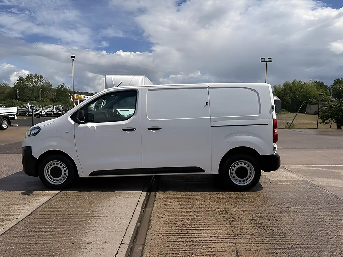 Used 2019 Citroen Dispatch 1400 Enterprise White - Interior and Exterior details 8