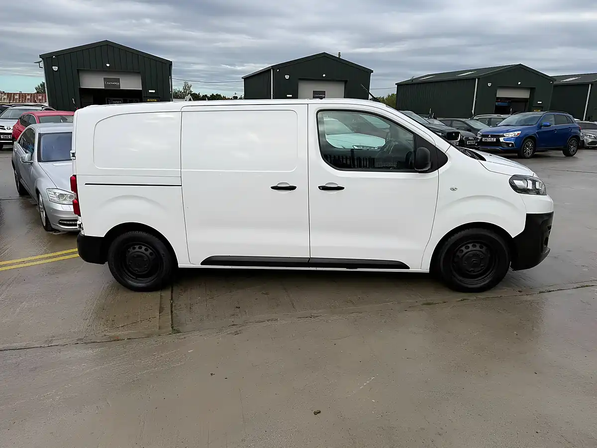 Used 2019 Citroen Dispatch Enterprise M White - Interior and Exterior details 10