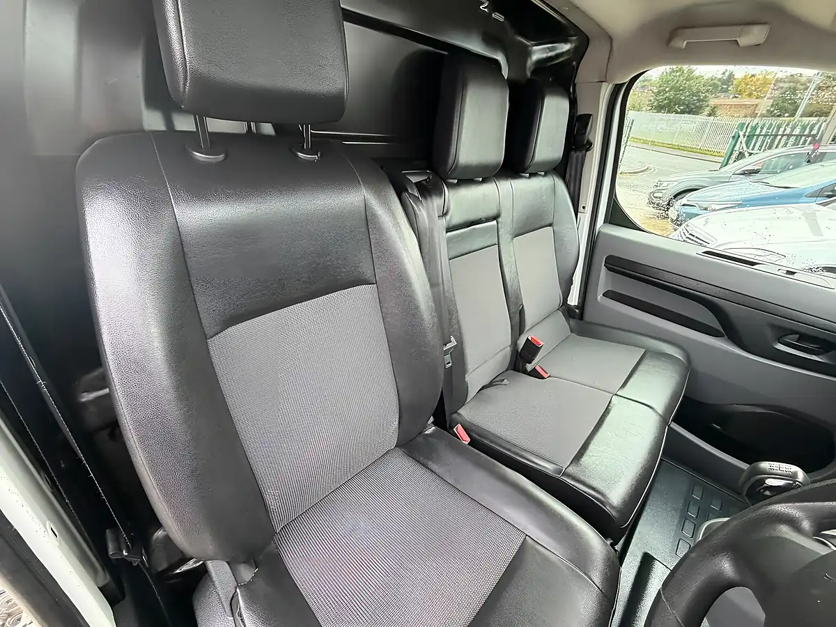 Used 2019 Citroen Dispatch Enterprise M White - Interior and Exterior details 13