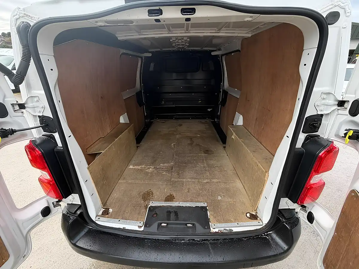Used 2019 Citroen Dispatch Enterprise M White - Interior and Exterior details 19