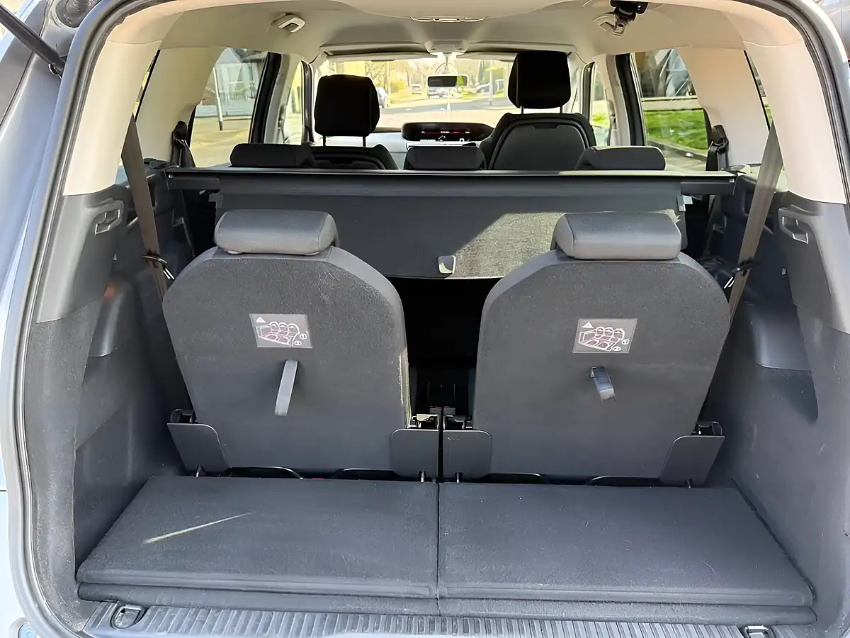 Used 2019 Citroen Grand C4 Spacetourer Feel Grey - Interior and Exterior details 10