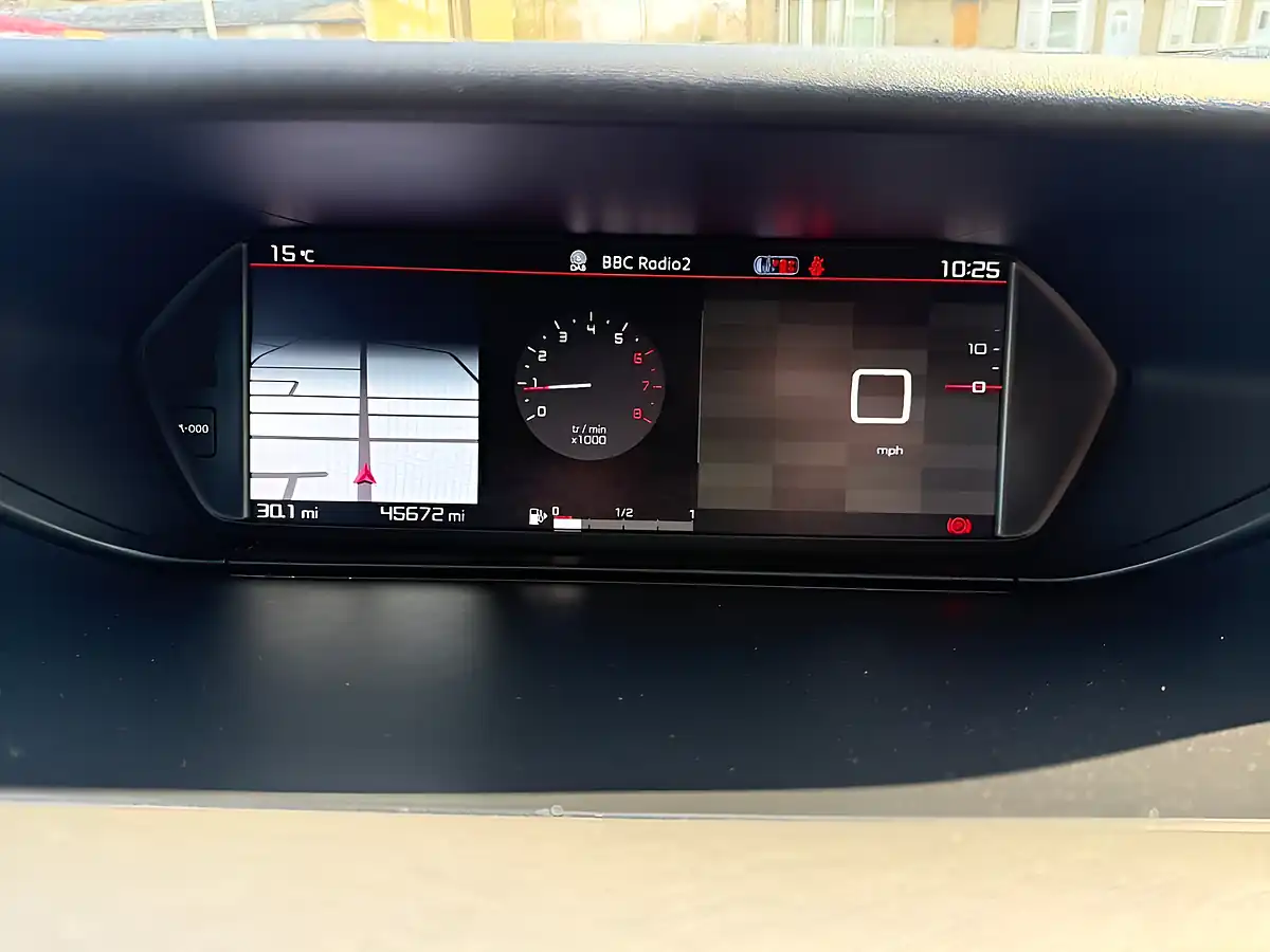Used 2019 Citroen Grand C4 Spacetourer Feel Grey - Interior and Exterior details 17