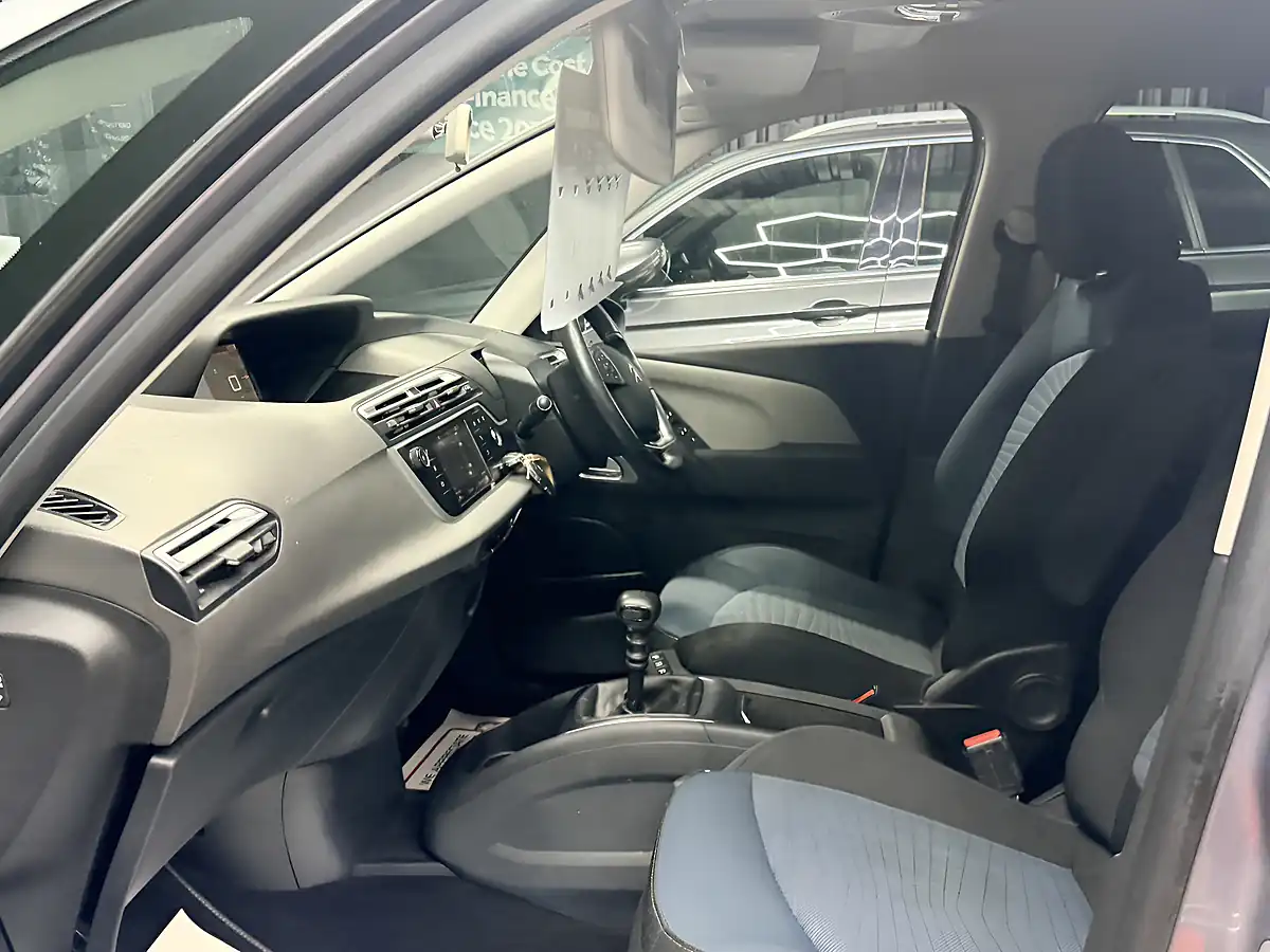 Used 2019 Citroen Grand C4 Spacetourer Feel Grey - Interior and Exterior details 10
