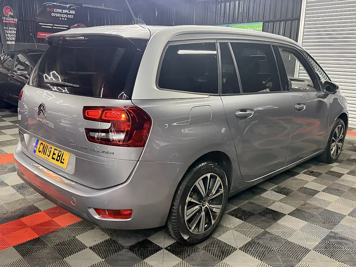 Used 2019 Citroen Grand C4 Spacetourer Feel Grey - Interior and Exterior details 11