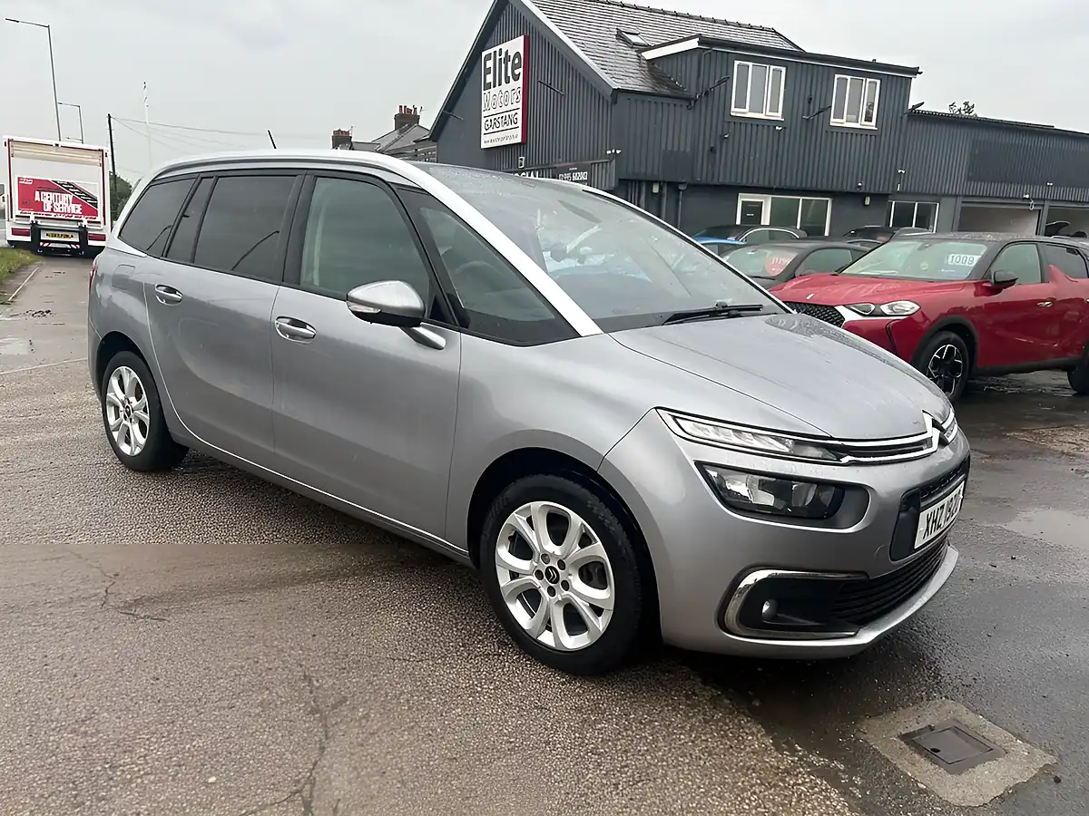 Used 2019 Citroen Grand C4 Spacetourer Feel Grey - Front View
