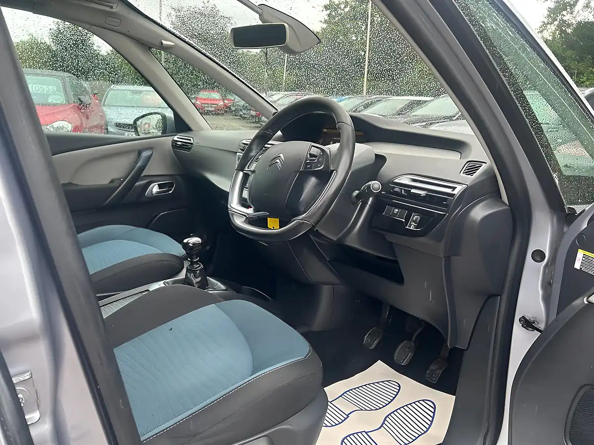 Used 2019 Citroen Grand C4 Spacetourer Feel Grey - Interior and Exterior details 8