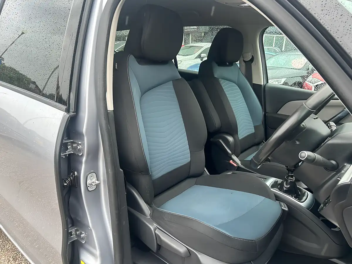 Used 2019 Citroen Grand C4 Spacetourer Feel Grey - Interior and Exterior details 9