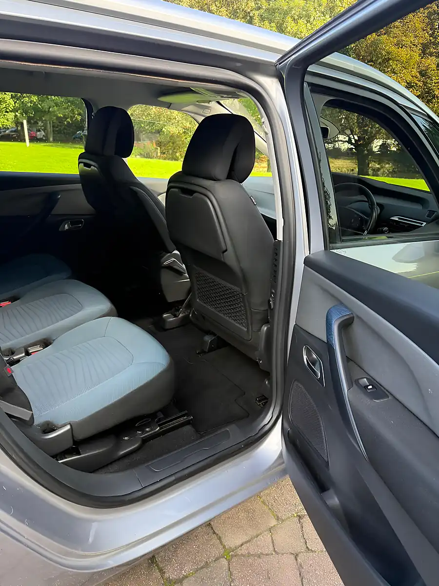 Used 2019 Citroen Grand C4 Spacetourer Feel Grey - Interior and Exterior details 16