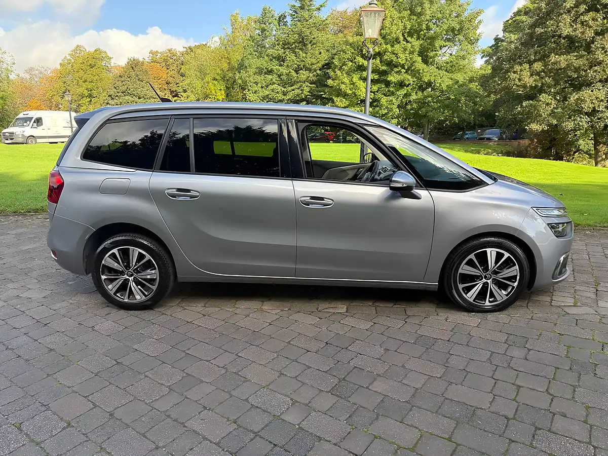 Used 2019 Citroen Grand C4 Spacetourer Feel Grey - Interior and Exterior details 3