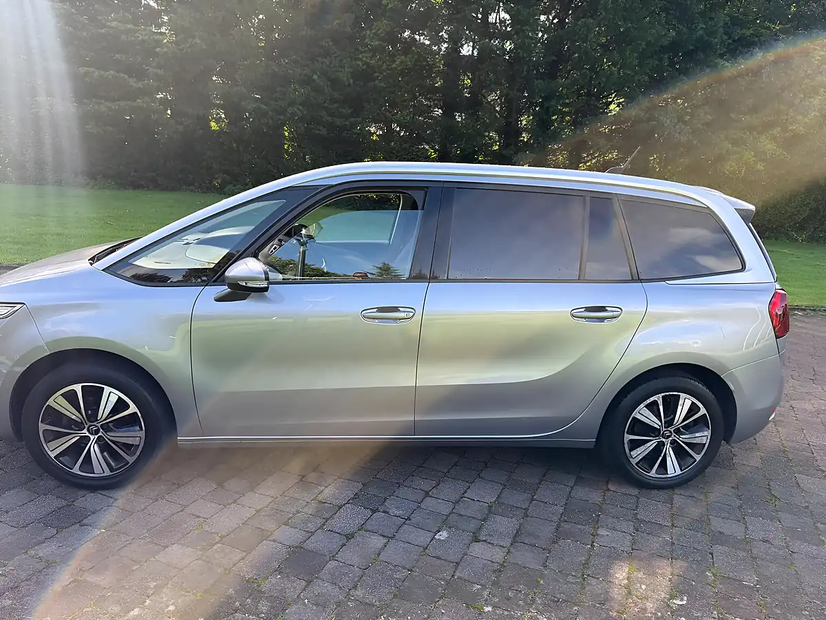 Used 2019 Citroen Grand C4 Spacetourer Feel Grey - Interior and Exterior details 7
