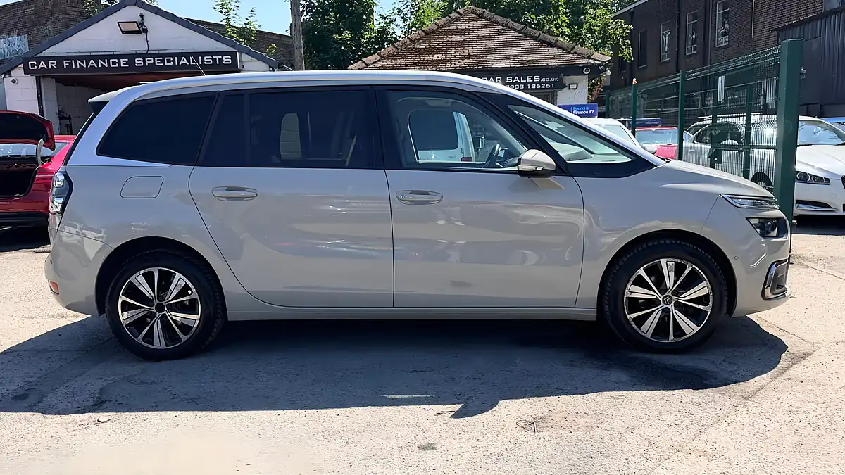 Used 2019 Citroen Grand C4 Spacetourer Flair Beige - Interior and Exterior details 2