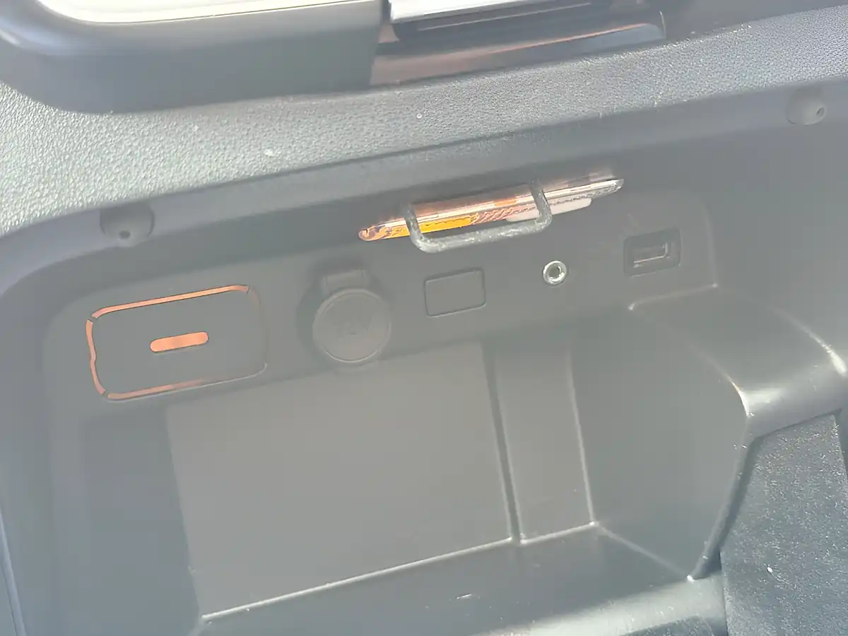 Used 2019 Citroen Grand C4 Spacetourer Flair Black - Interior and Exterior details 17