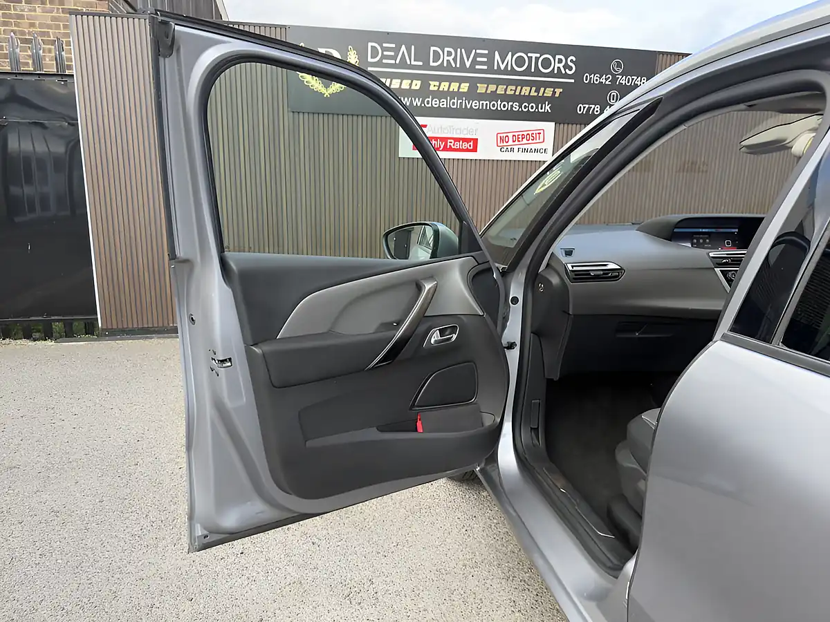Used 2019 Citroen Grand C4 Spacetourer Flair Grey - Interior and Exterior details 10
