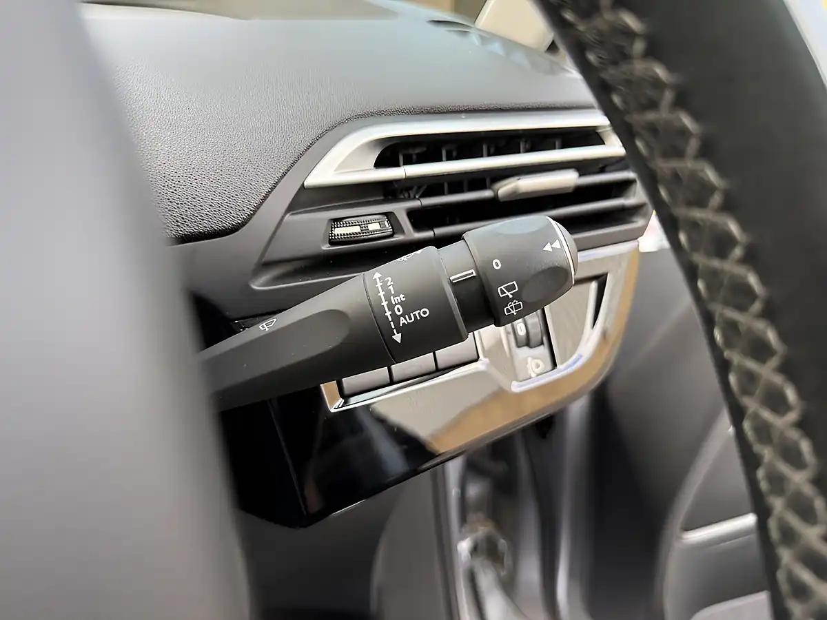 Used 2019 Citroen Grand C4 Spacetourer Flair Grey - Interior and Exterior details 13