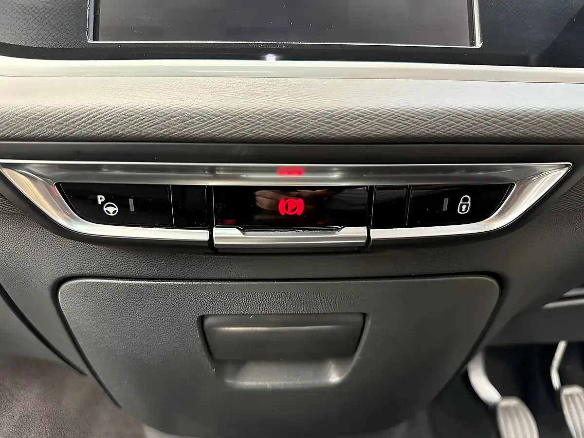 Used 2019 Citroen Grand C4 Spacetourer Flair Grey - Interior and Exterior details 16