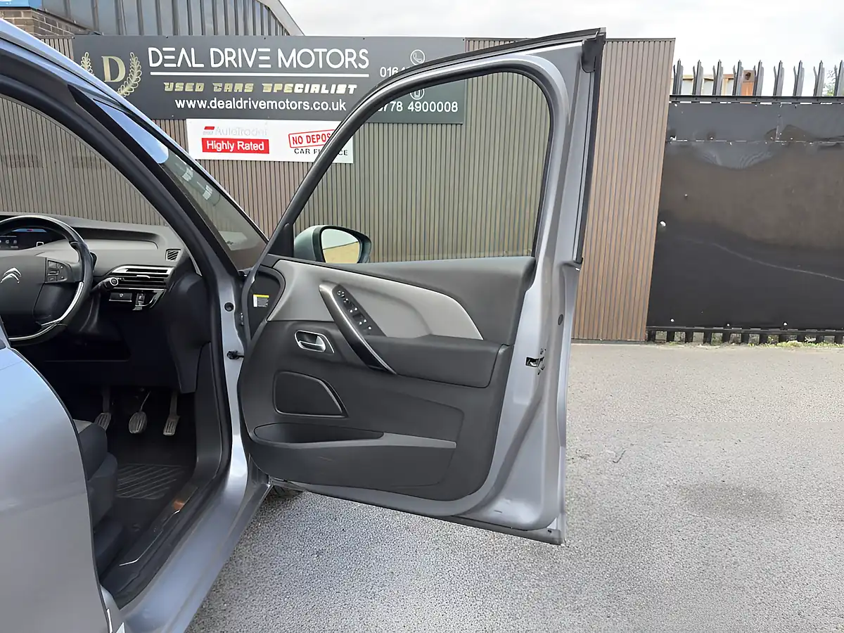 Used 2019 Citroen Grand C4 Spacetourer Flair Grey - Interior and Exterior details 9
