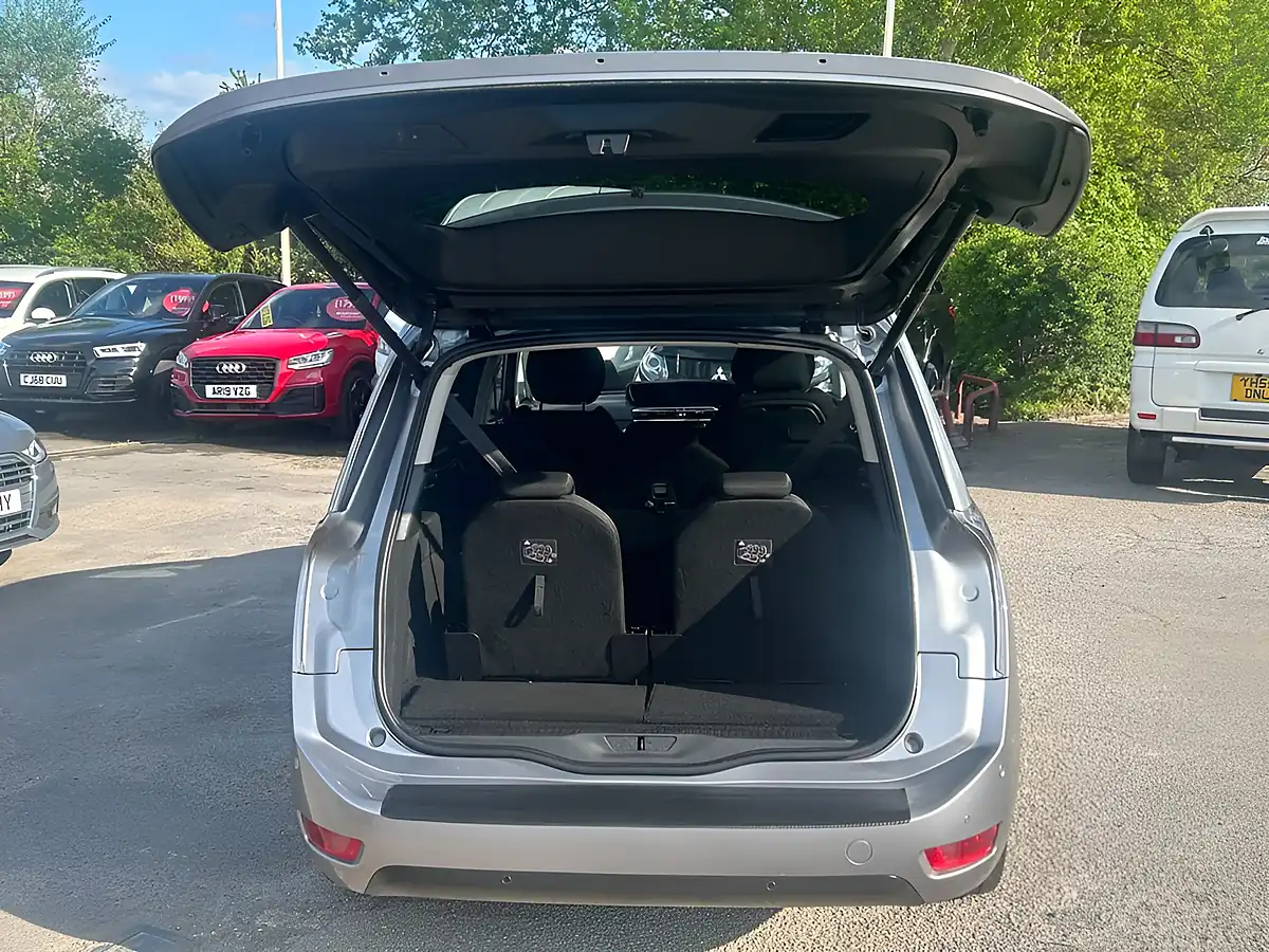 Used 2019 Citroen Grand C4 Spacetourer Flair Grey - Interior and Exterior details 5