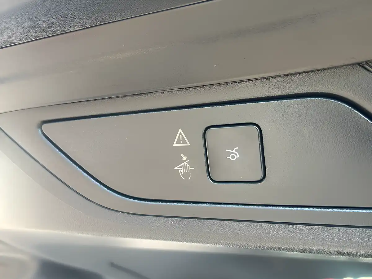 Used 2019 Citroen Grand C4 Spacetourer Flair Grey - Interior and Exterior details 7
