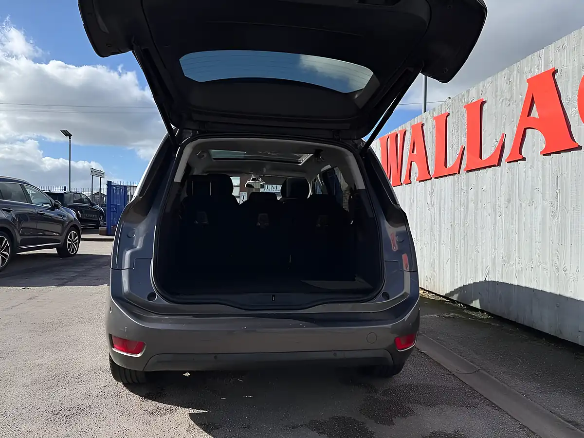 Used 2019 Citroen Grand C4 Spacetourer Flair Grey - Interior and Exterior details 16