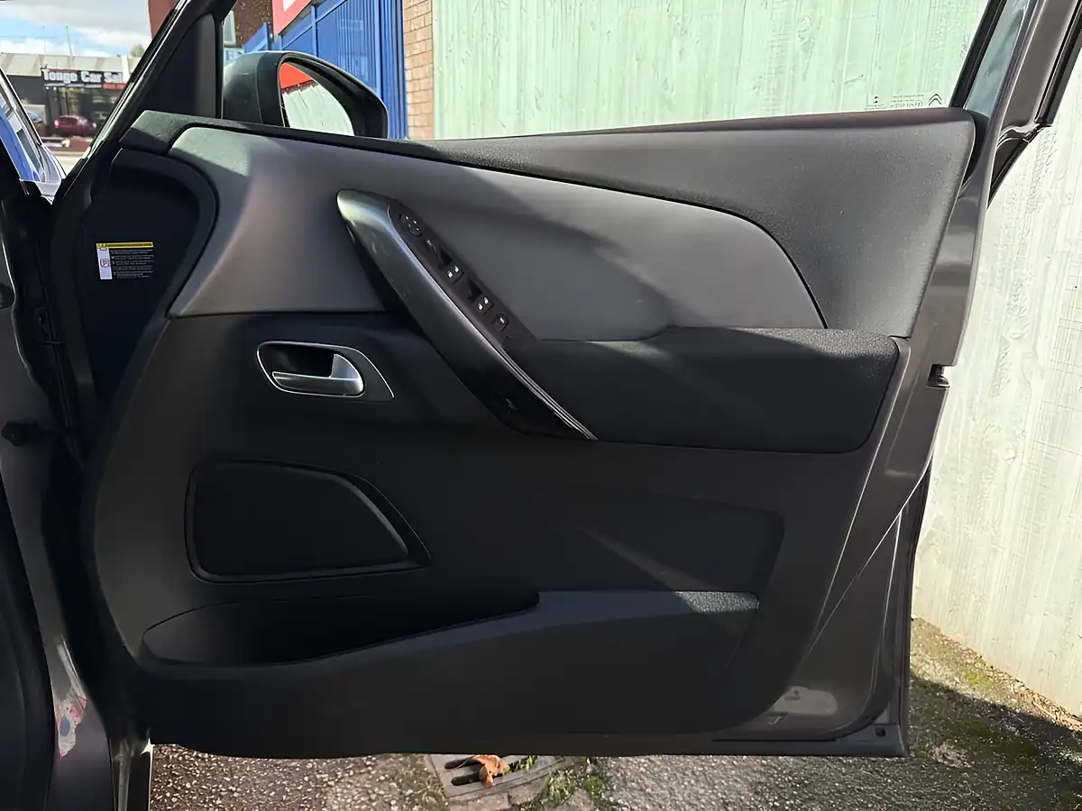 Used 2019 Citroen Grand C4 Spacetourer Flair Grey - Interior and Exterior details 17