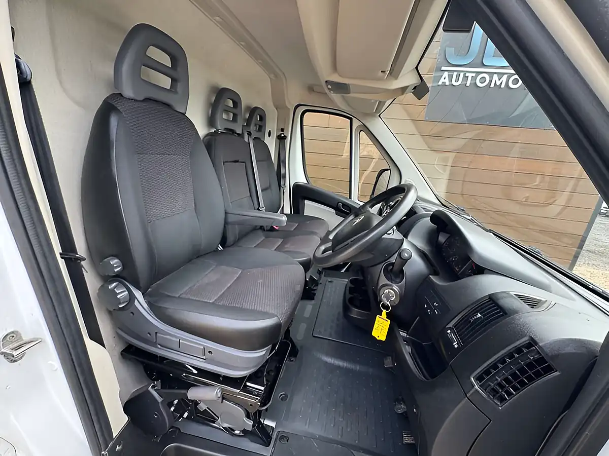 Used 2019 Citroen Relay Enterprise Blue White - Interior and Exterior details 15