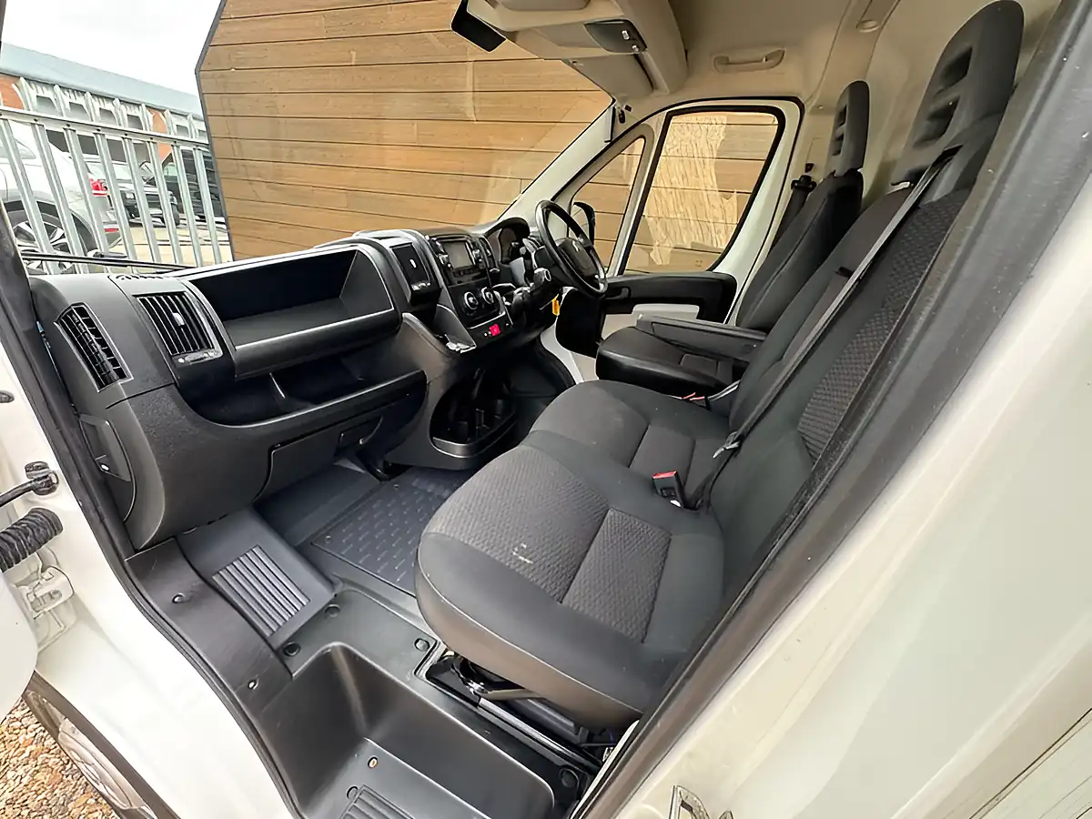 Used 2019 Citroen Relay Enterprise Blue White - Interior and Exterior details 20