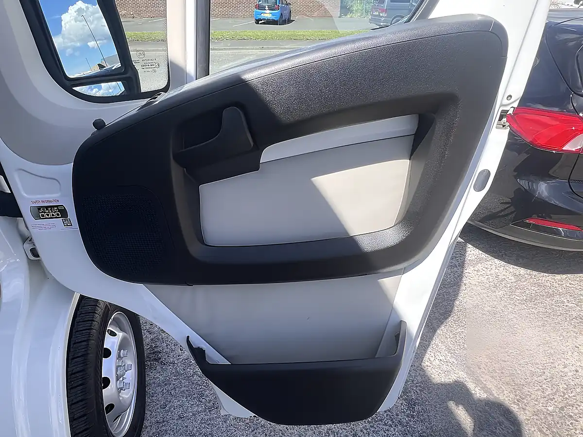 Used 2019 Citroen Relay Enterprise White - Interior and Exterior details 14
