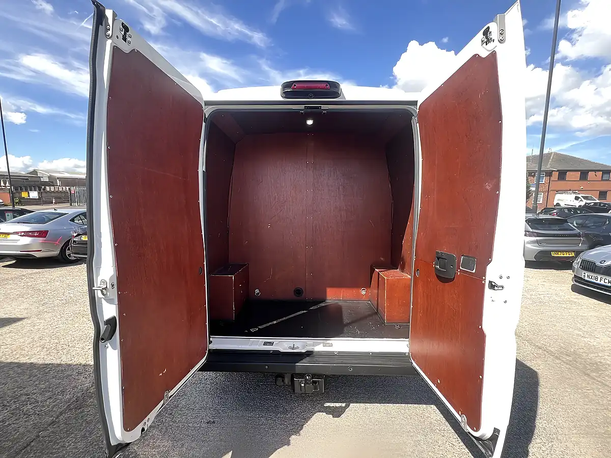 Used 2019 Citroen Relay Enterprise White - Interior and Exterior details 18