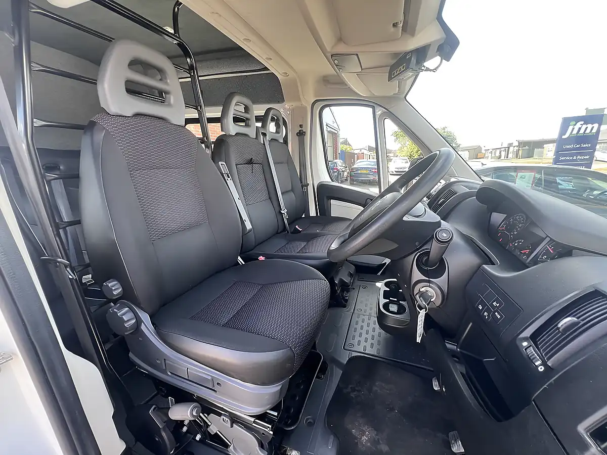 Used 2019 Citroen Relay Enterprise White - Interior and Exterior details 3