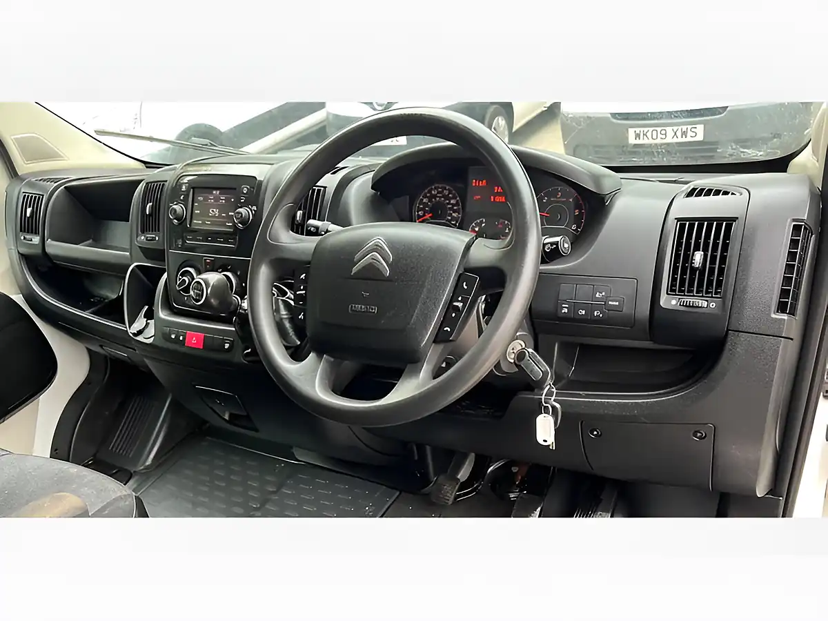Used 2019 Citroen Relay Enterprise White - Interior and Exterior details 15