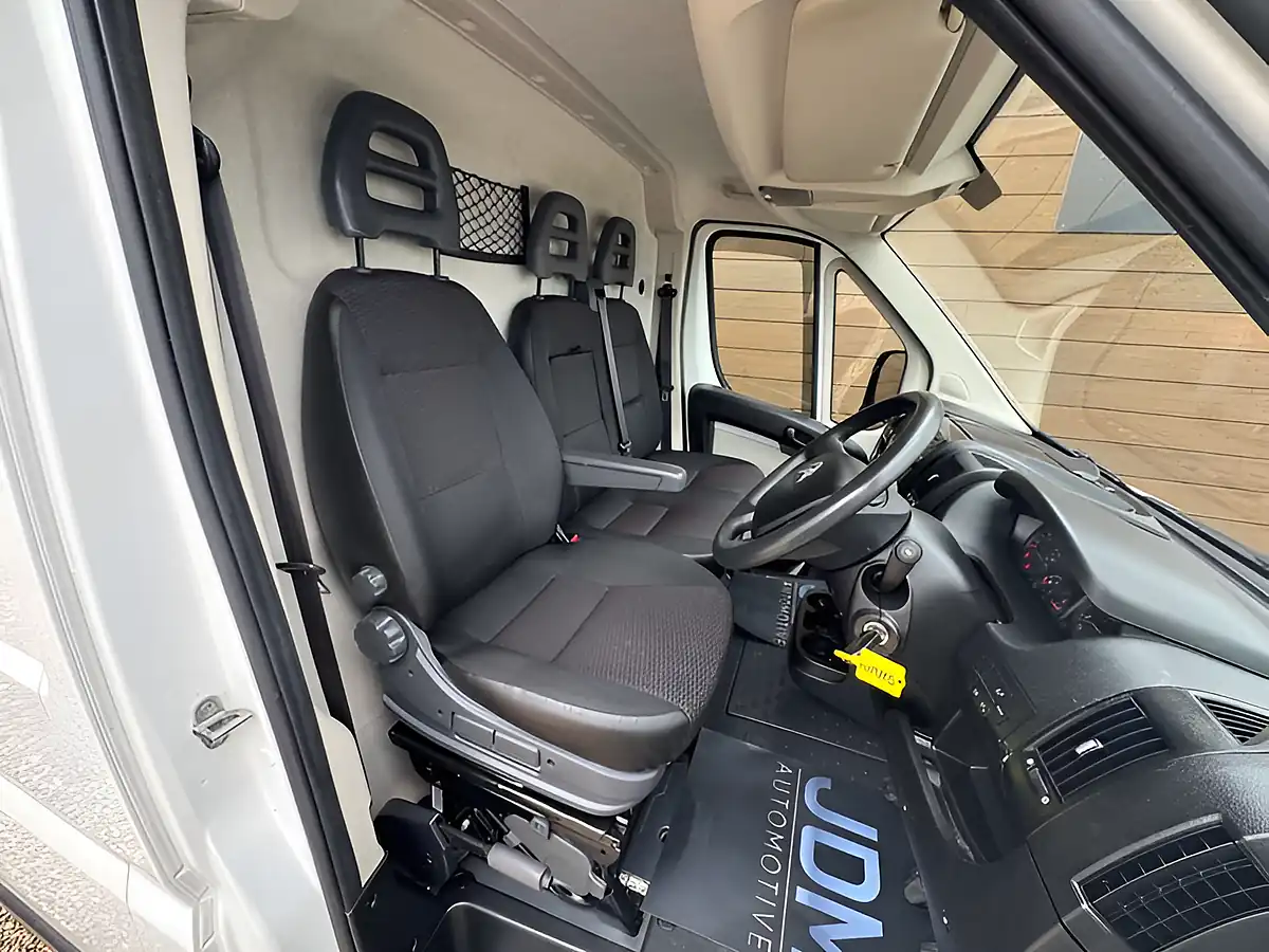 Used 2019 Citroen Relay Enterprise White - Interior and Exterior details 10