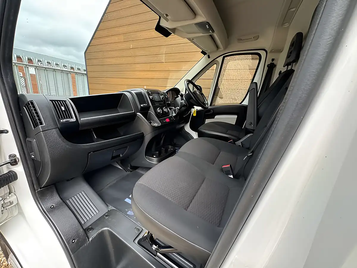 Used 2019 Citroen Relay Enterprise White - Interior and Exterior details 14