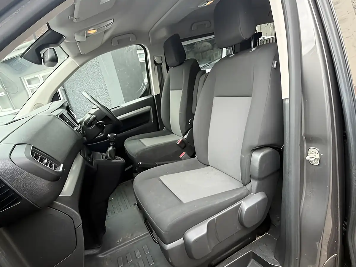 Used 2019 Citroen Spacetourer Business M Grey - Interior and Exterior details 10