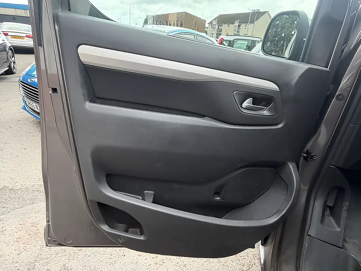 Used 2019 Citroen Spacetourer Business M Grey - Interior and Exterior details 13
