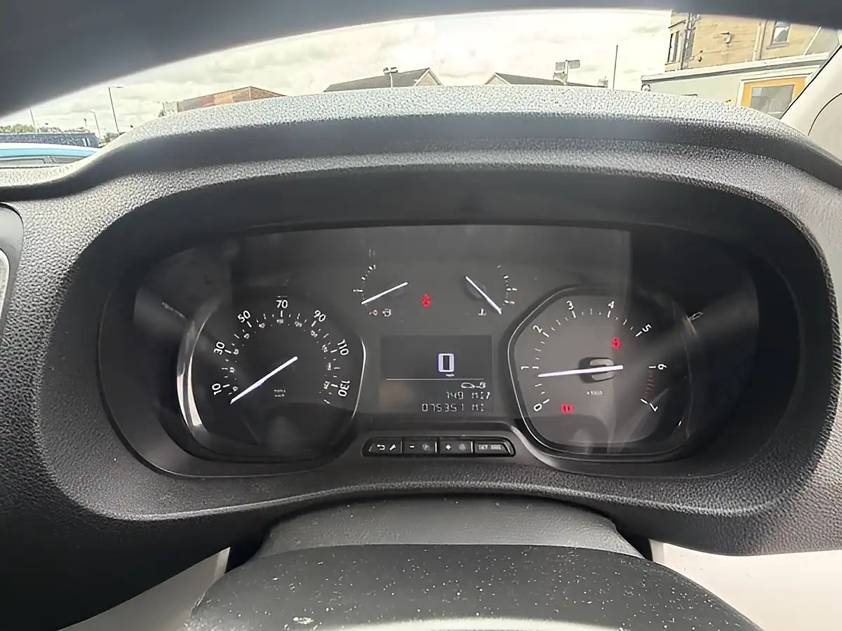 Used 2019 Citroen Spacetourer Business M Grey - Interior and Exterior details 16