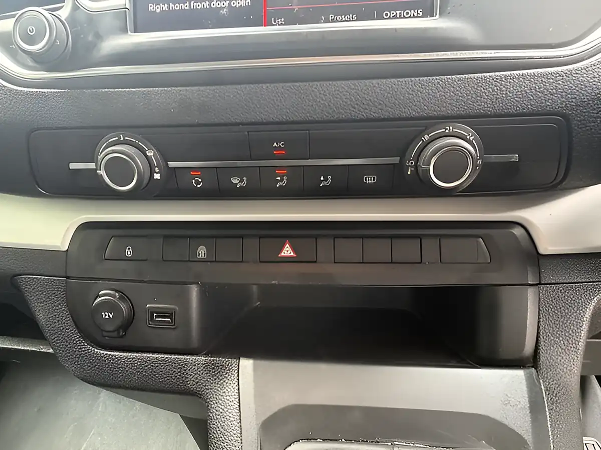 Used 2019 Citroen Spacetourer Business M Grey - Interior and Exterior details 18