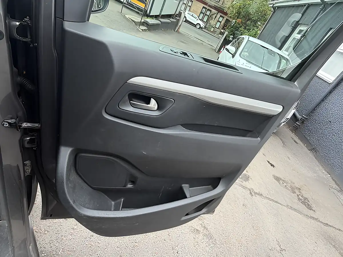 Used 2019 Citroen Spacetourer Business M Grey - Interior and Exterior details 19