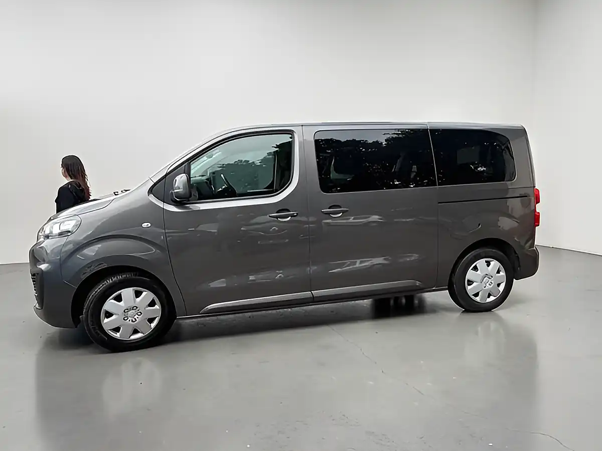 Used 2019 Citroen Spacetourer Business M Grey - Interior and Exterior details 6