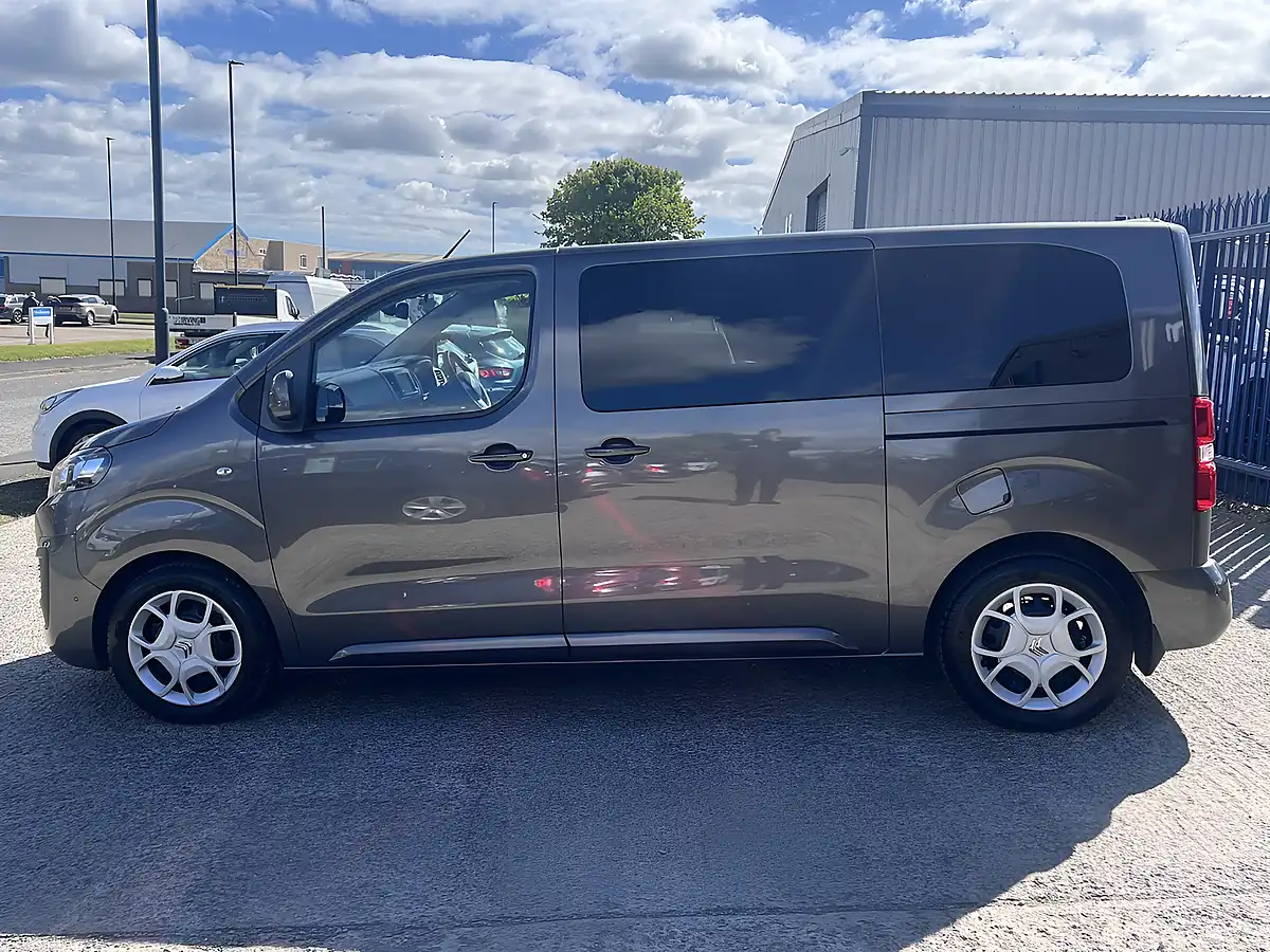 Used 2019 Citroen Spacetourer Feel M Platinum Grey Metallic - Interior and Exterior details 10