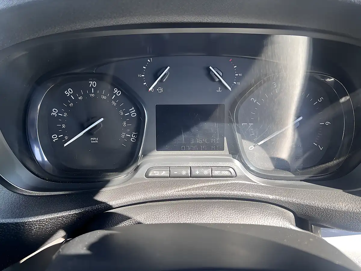 Used 2019 Citroen Spacetourer Feel M Platinum Grey Metallic - Interior and Exterior details 12