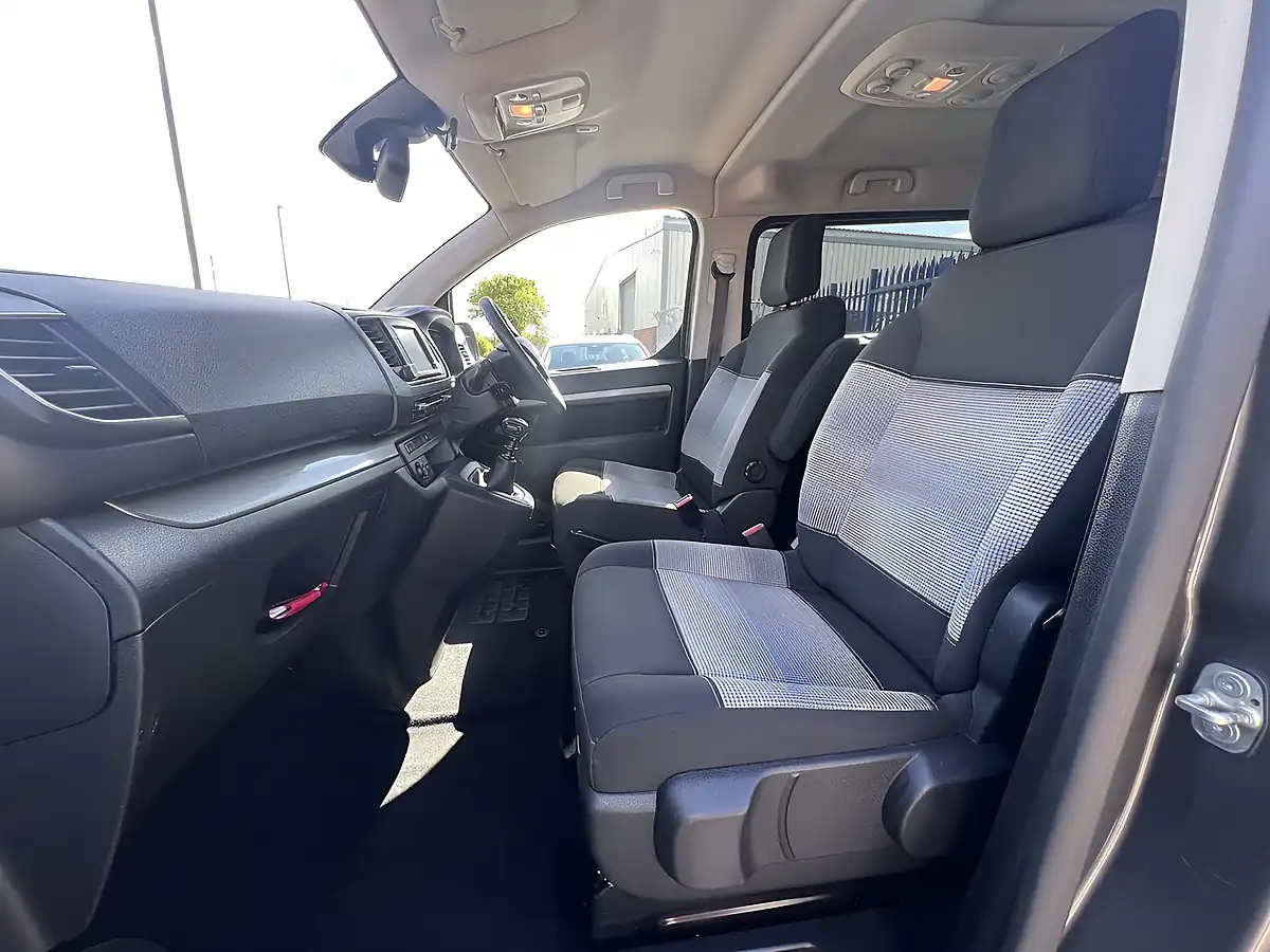 Used 2019 Citroen Spacetourer Feel M Platinum Grey Metallic - Interior and Exterior details 14