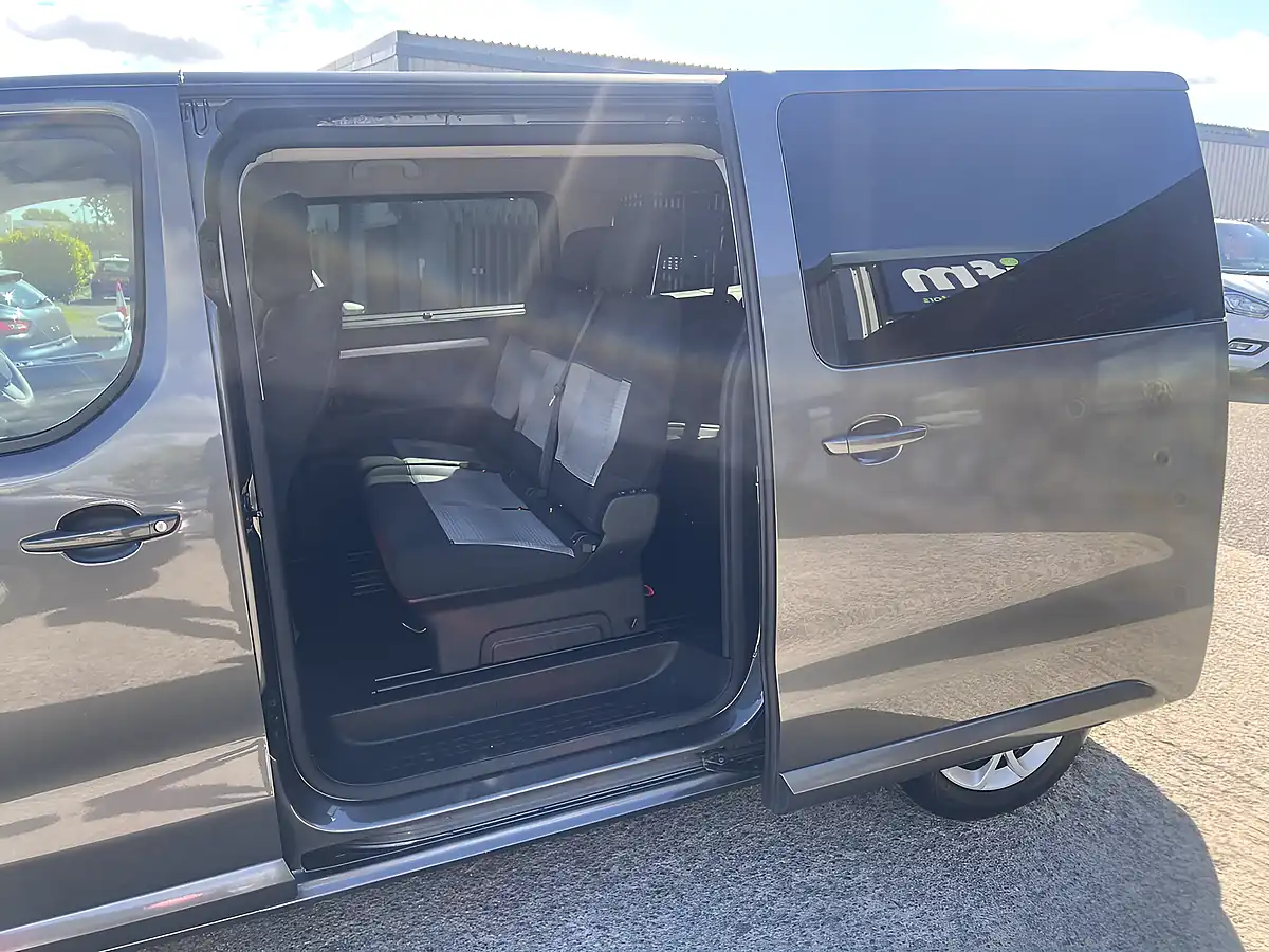 Used 2019 Citroen Spacetourer Feel M Platinum Grey Metallic - Interior and Exterior details 15