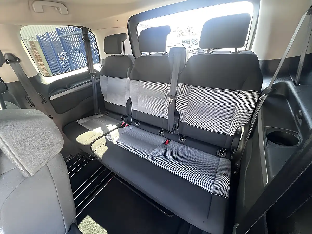 Used 2019 Citroen Spacetourer Feel M Platinum Grey Metallic - Interior and Exterior details 17