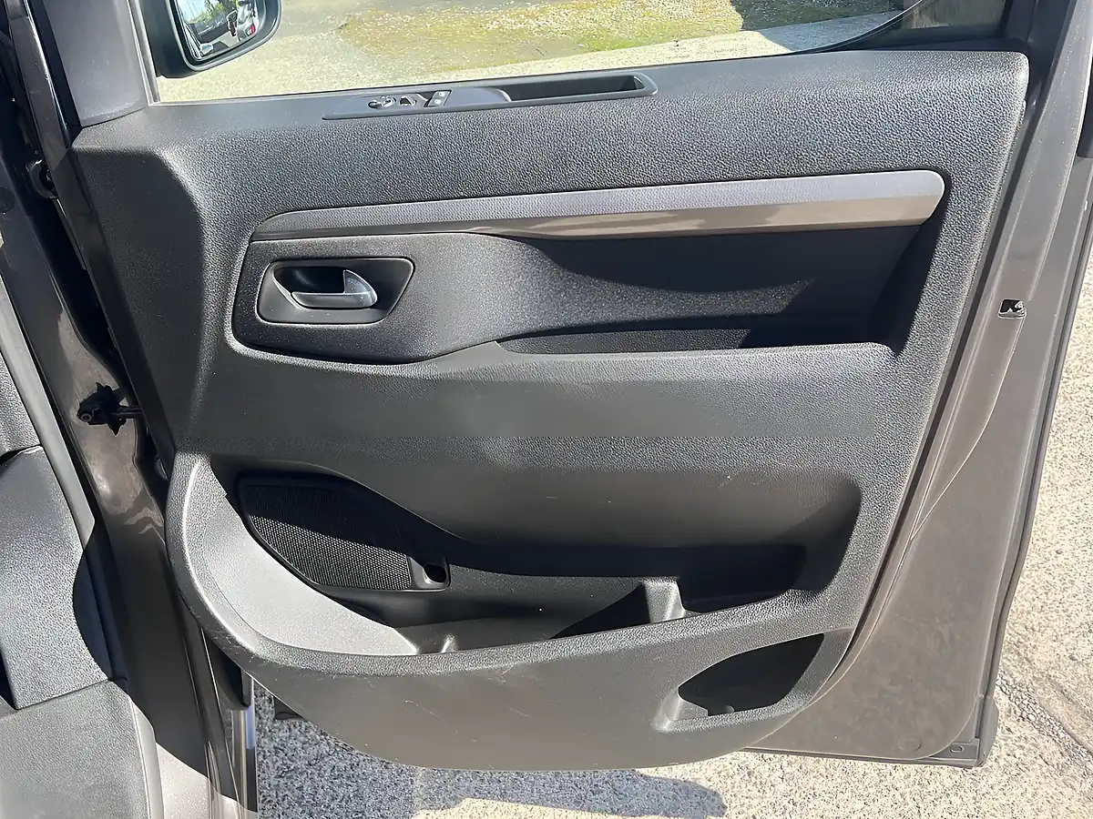 Used 2019 Citroen Spacetourer Feel M Platinum Grey Metallic - Interior and Exterior details 18