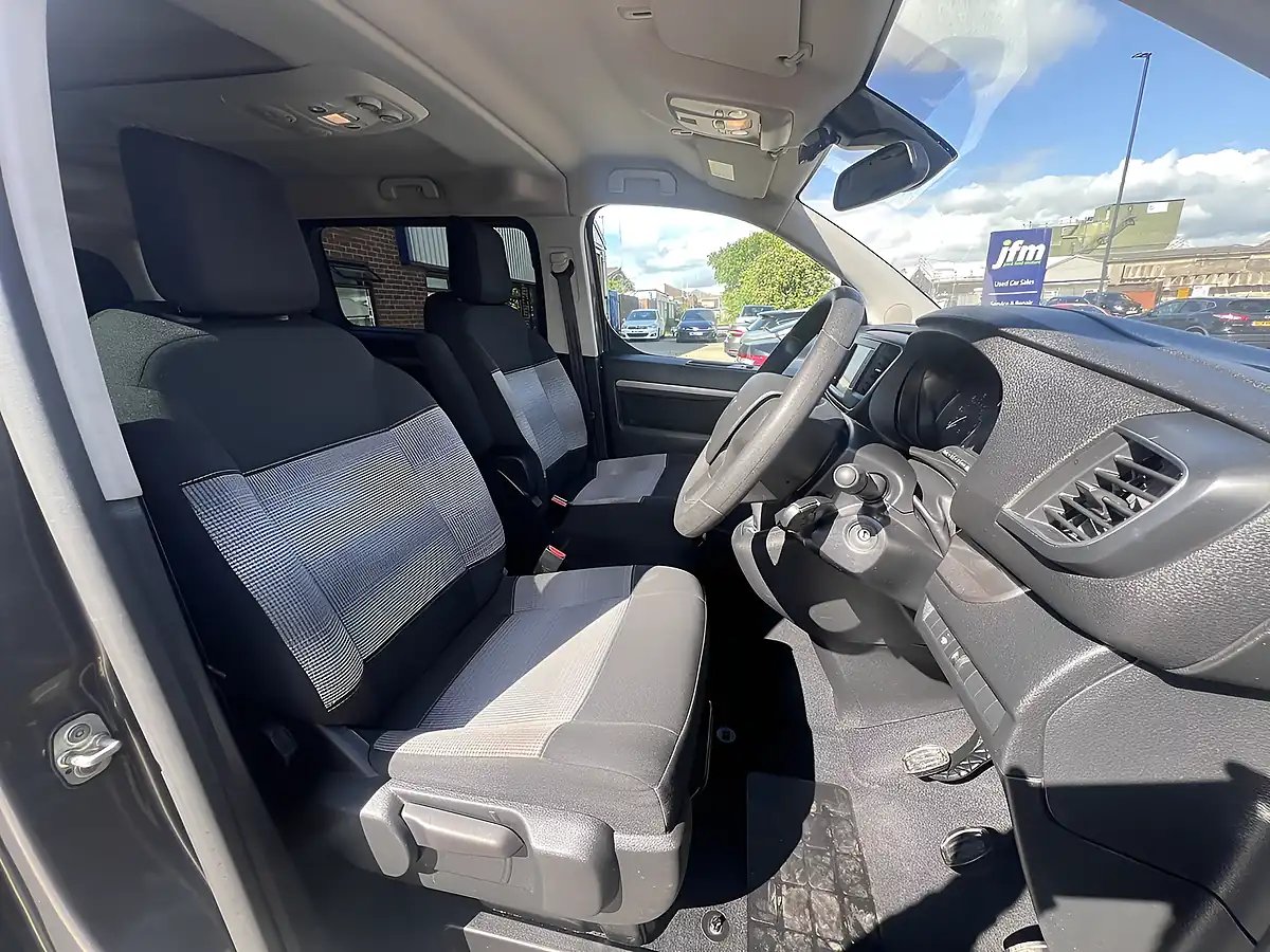 Used 2019 Citroen Spacetourer Feel M Platinum Grey Metallic - Interior and Exterior details 3