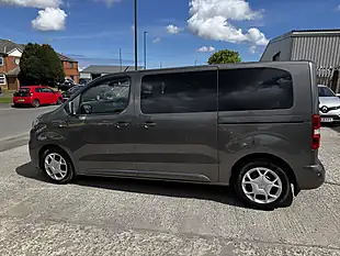 Used 2019 Citroen Spacetourer Feel M Platinum Grey Metallic - Interior and Exterior details 10