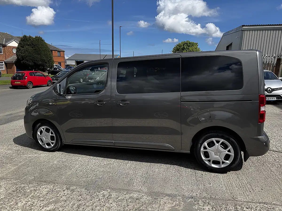 Used 2019 Citroen Spacetourer Feel M Platinum Grey Metallic - Interior and Exterior details 10