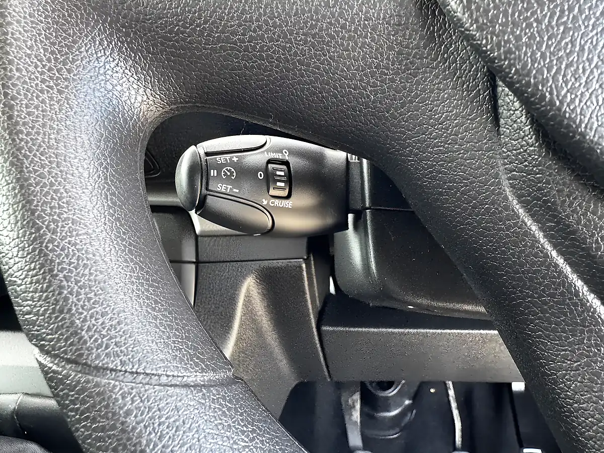 Used 2019 Citroen Spacetourer Feel M Platinum Grey Metallic - Interior and Exterior details 13