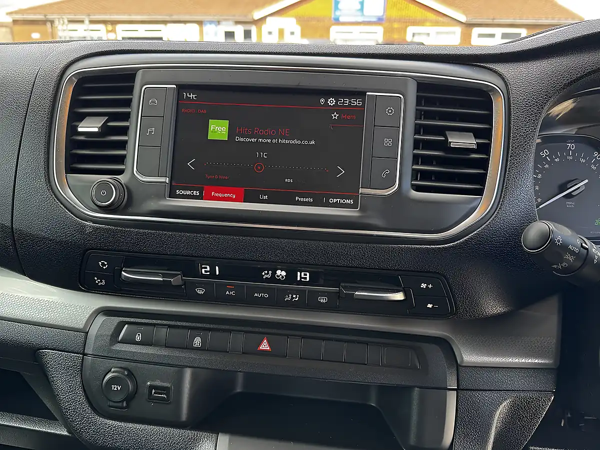 Used 2019 Citroen Spacetourer Feel M Platinum Grey Metallic - Interior and Exterior details 14